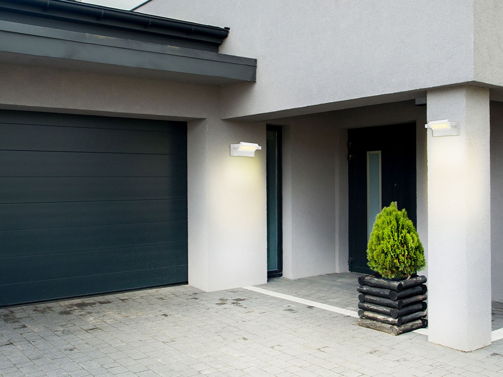 EU - מנורת קיר מתכוונן 20W-36W-50W מוגנת גוף שחור CCT IP65