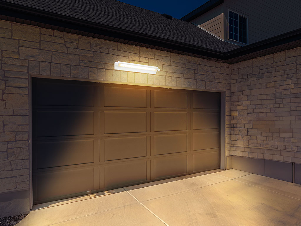 EU - מנורת קיר מתכוונן 20W-36W-50W מוגנת גוף שחור CCT IP65